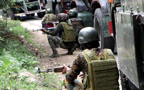 'कठुआ में आतंकियों ने सेना के कैंप को बनाया निशाना, की ताबड़तोड़ फायरिंग, इलाके में सर्च ऑपरेशन तेज | '